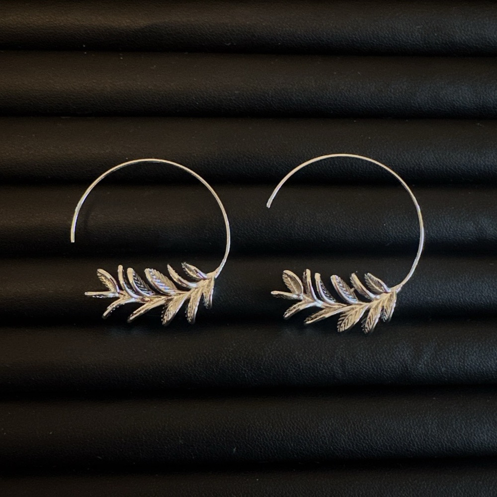 Women’s Silver Leaf Earrings Vintage Boho Nature-Inspired Jewelry
